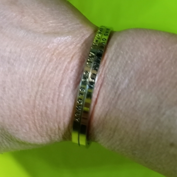 Pair cuff bracelets "mind over matter" & "smile, breath, and go slowly" - Picture 7 of 7